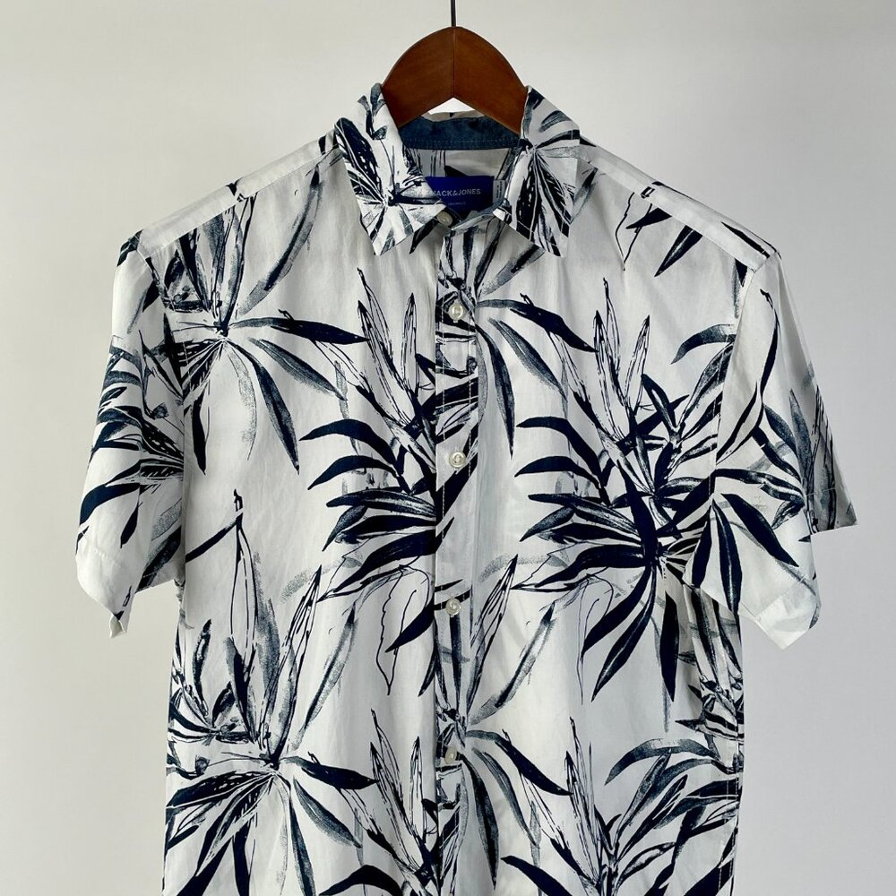 Jack & Jones Tropical Print Short Sleeve Shirt, Navy/White, Size S - Picture 2 of 7